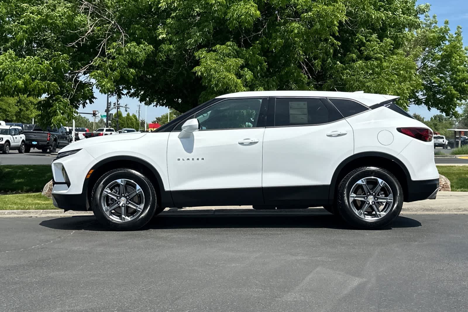 Used 2025 Chevrolet Blazer LT AWD/4WD image 5