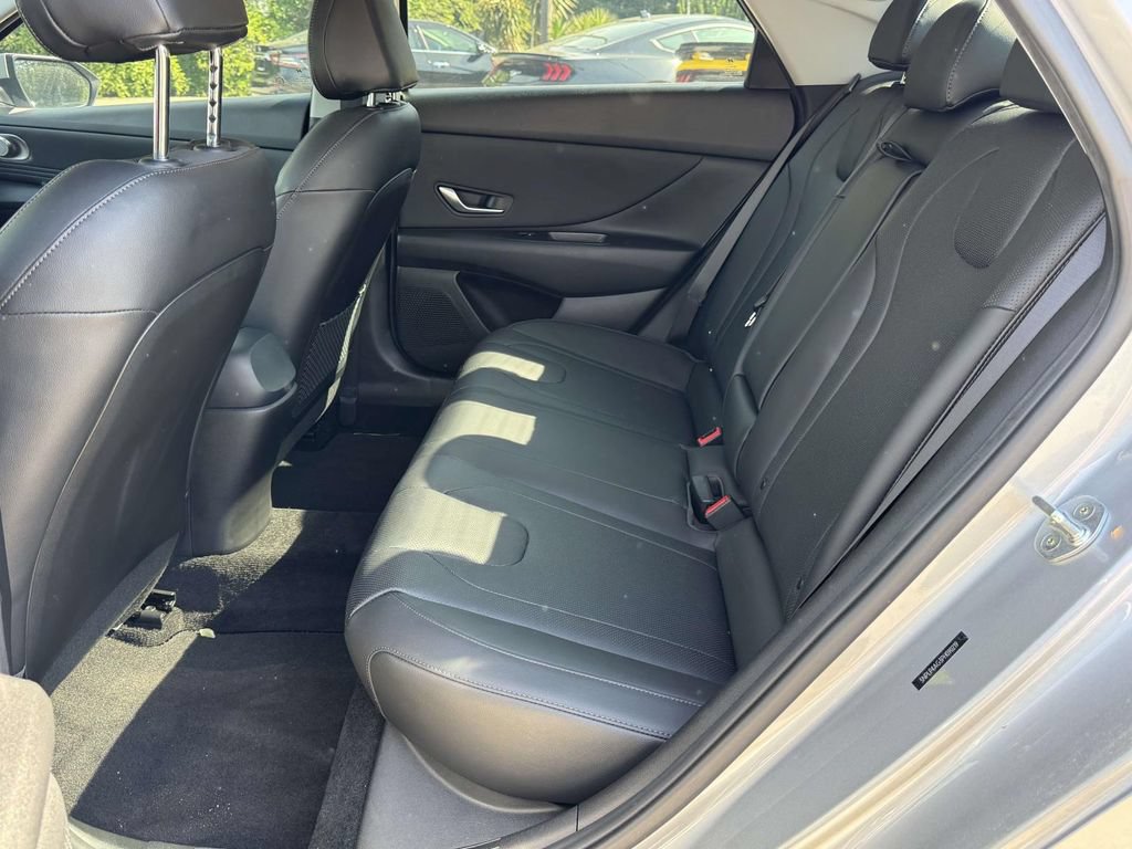 Used 2023 Hyundai Elantra Limited FWD image 17