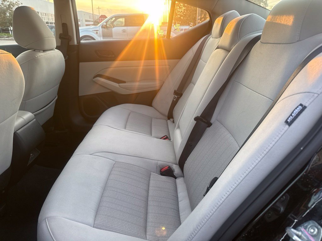 Used 2025 Nissan Altima 2.5 SV FWD image 5