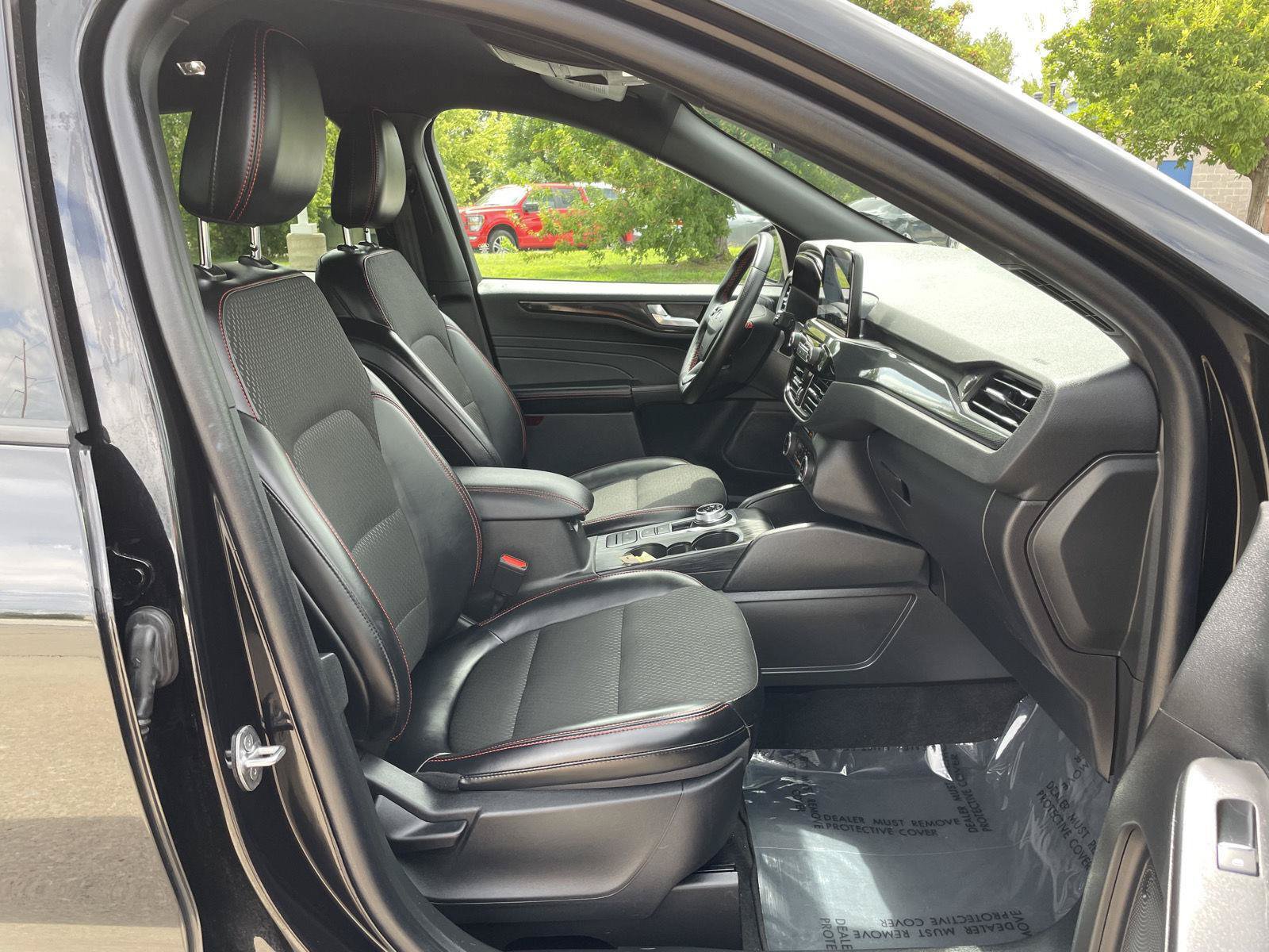 Certified 2025 Ford Escape ST-Line Select AWD/4WD image 19