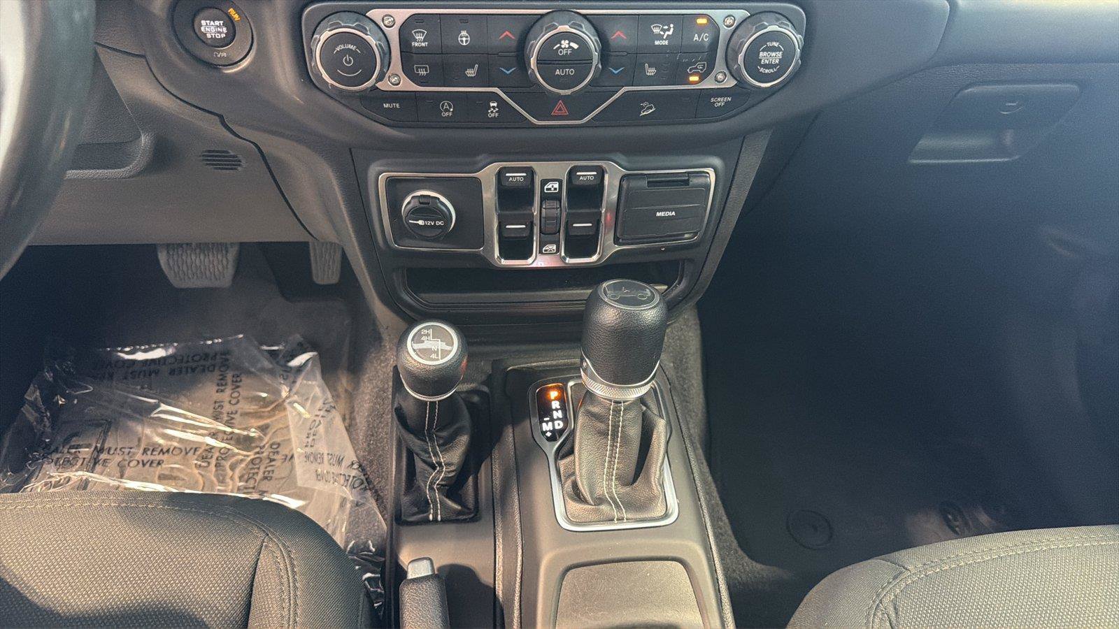 Used 2019 Jeep Wrangler Unlimited Sahara w/ Cold Weather Group AWD/4WD image 22