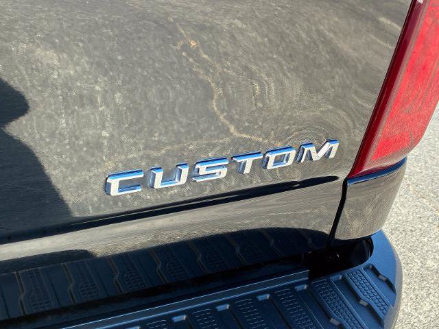 Used 2021 Chevrolet Silverado 2500 Custom w/ Custom Value Package AWD/4WD image 11