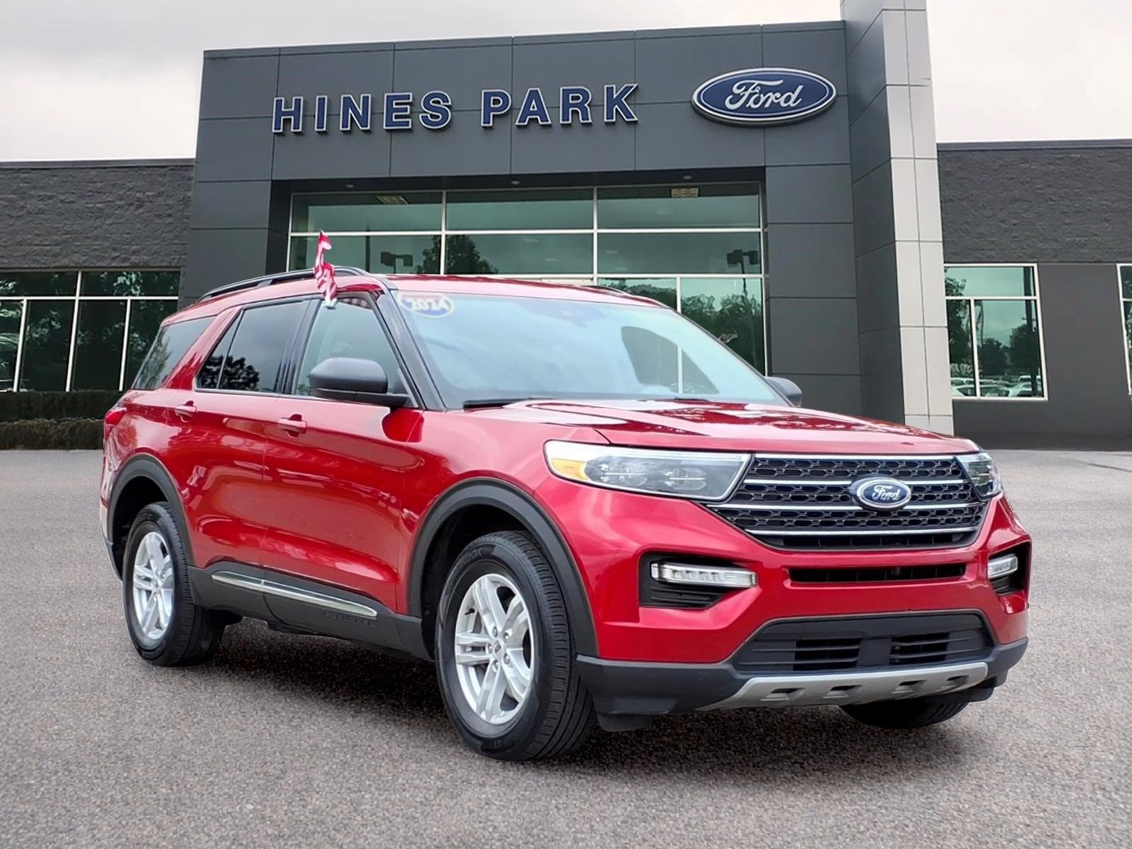 Certified 2024 Ford Explorer XLT w/ Equipment Group 202A AWD/4WD image 1
