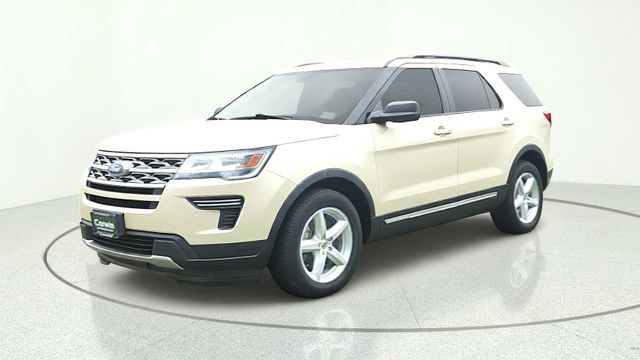 Certified 2018 Ford Explorer XLT FWD image 3