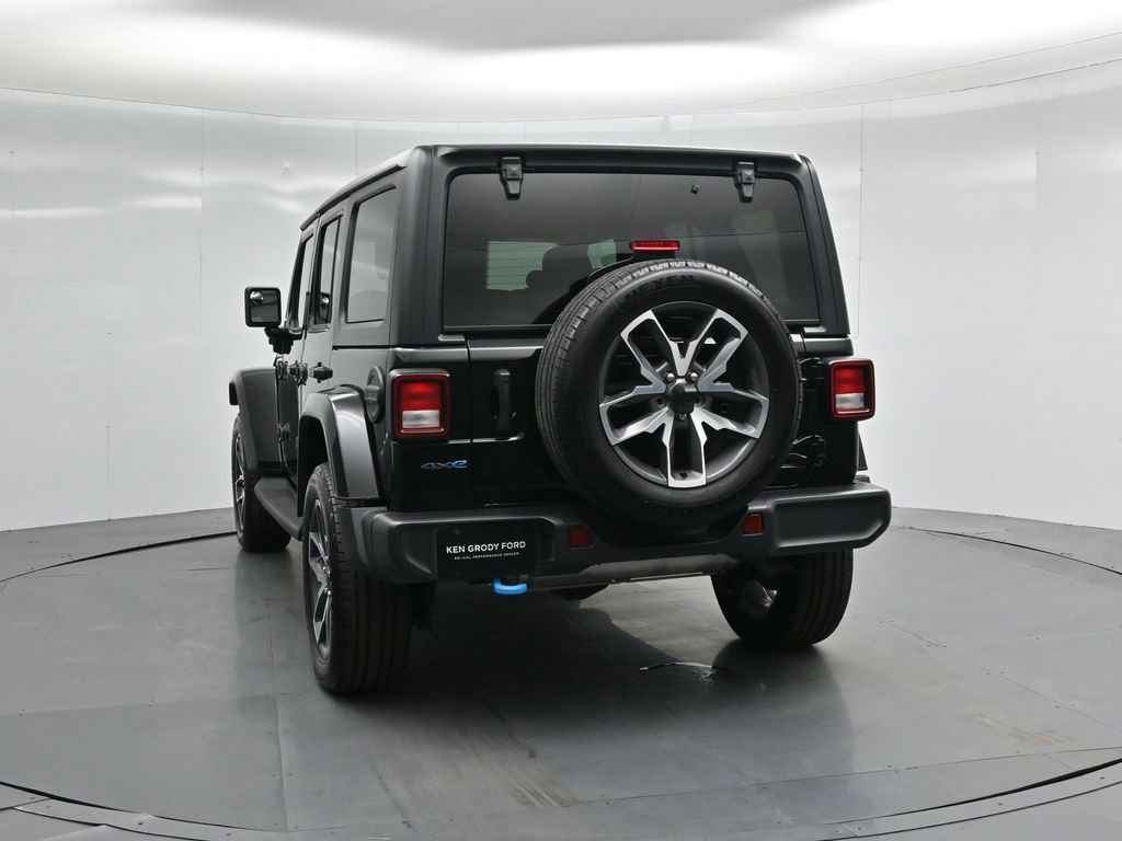 Used 2024 Jeep Wrangler Unlimited image 18