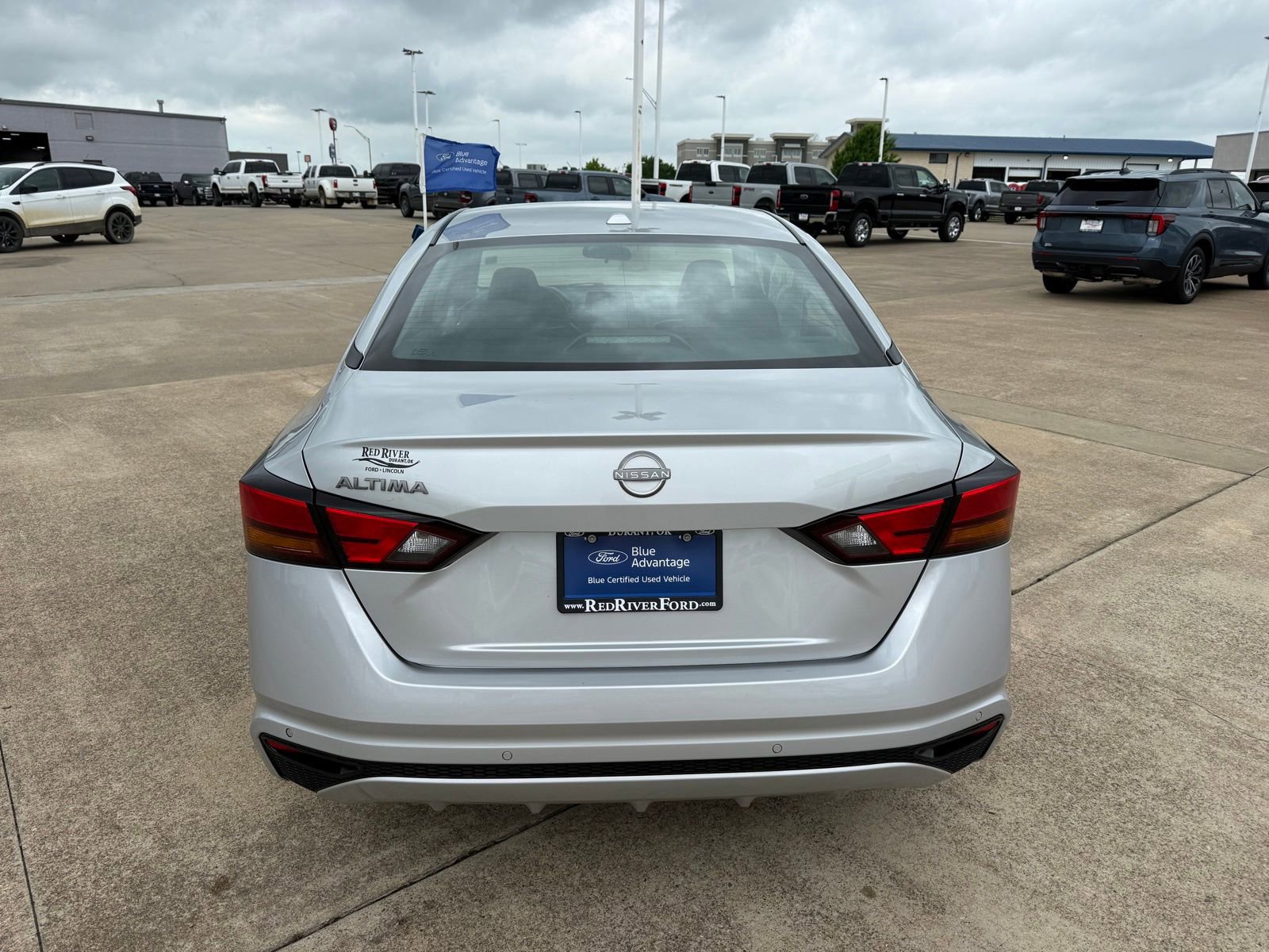 Used 2025 Nissan Altima 2.5 SV FWD image 4