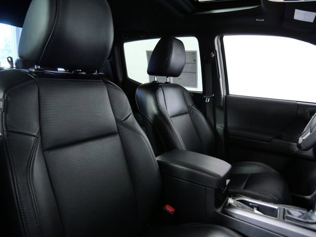 Used 2023 Toyota Tacoma TRD Sport w/ TRD Premium Sport Package AWD/4WD image 12