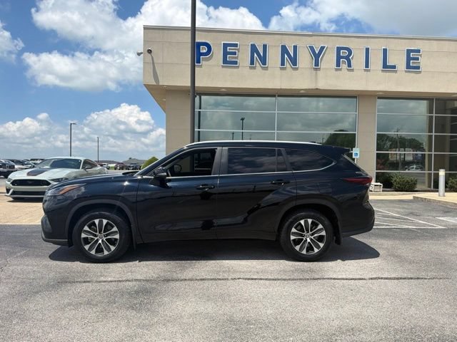 Used 2024 Toyota Highlander XLE AWD/4WD image 8