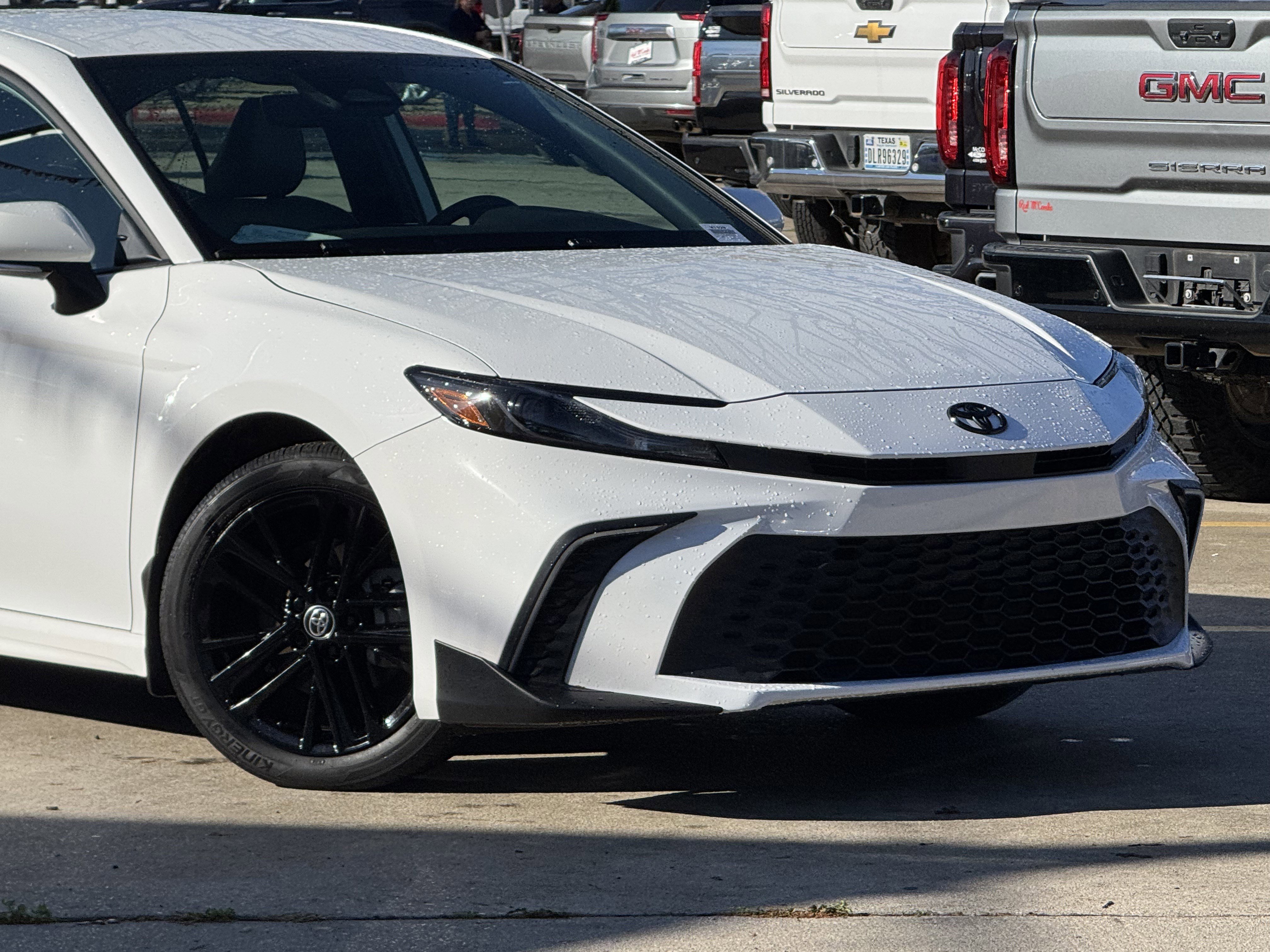 Used 2025 Toyota Camry SE image 2