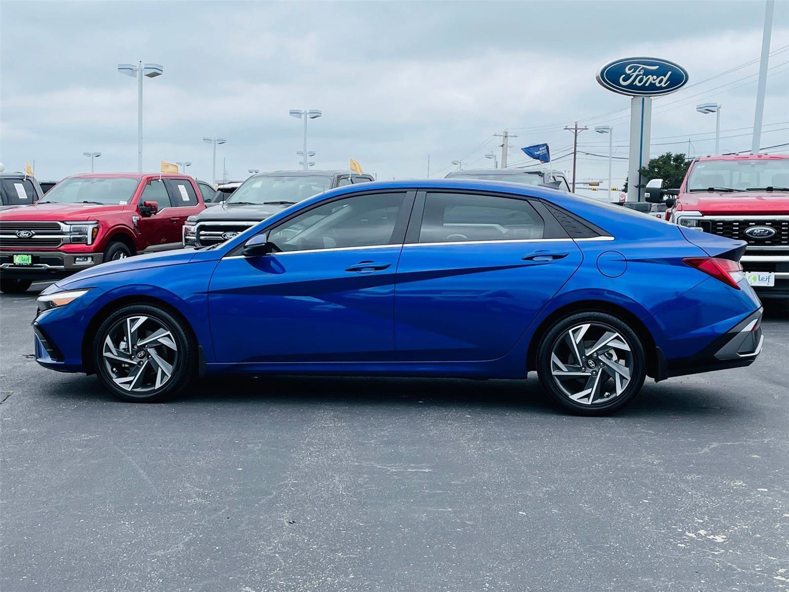 Used 2025 Hyundai Elantra Limited FWD image 6