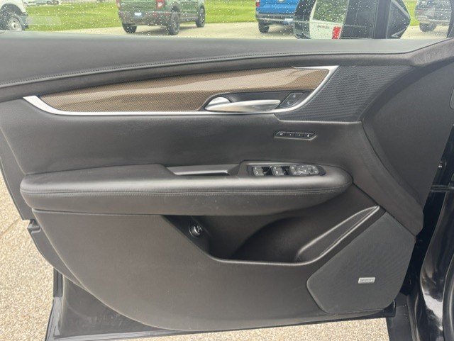 Used 2019 Cadillac XT5 Platinum AWD/4WD image 11