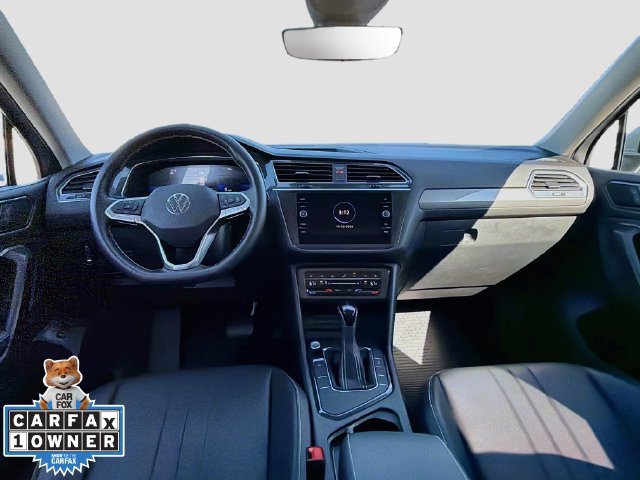 Used 2023 Volkswagen Tiguan SE w/ Panoramic Sunroof Package FWD image 17