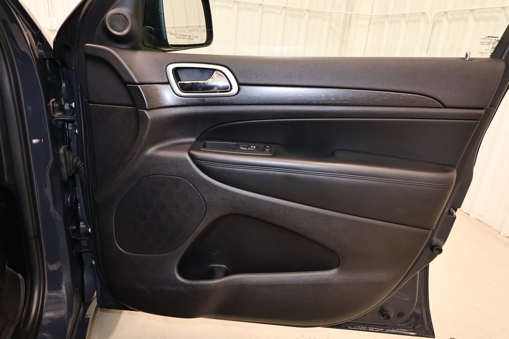 Used 2018 Jeep Grand Cherokee Laredo AWD/4WD image 19