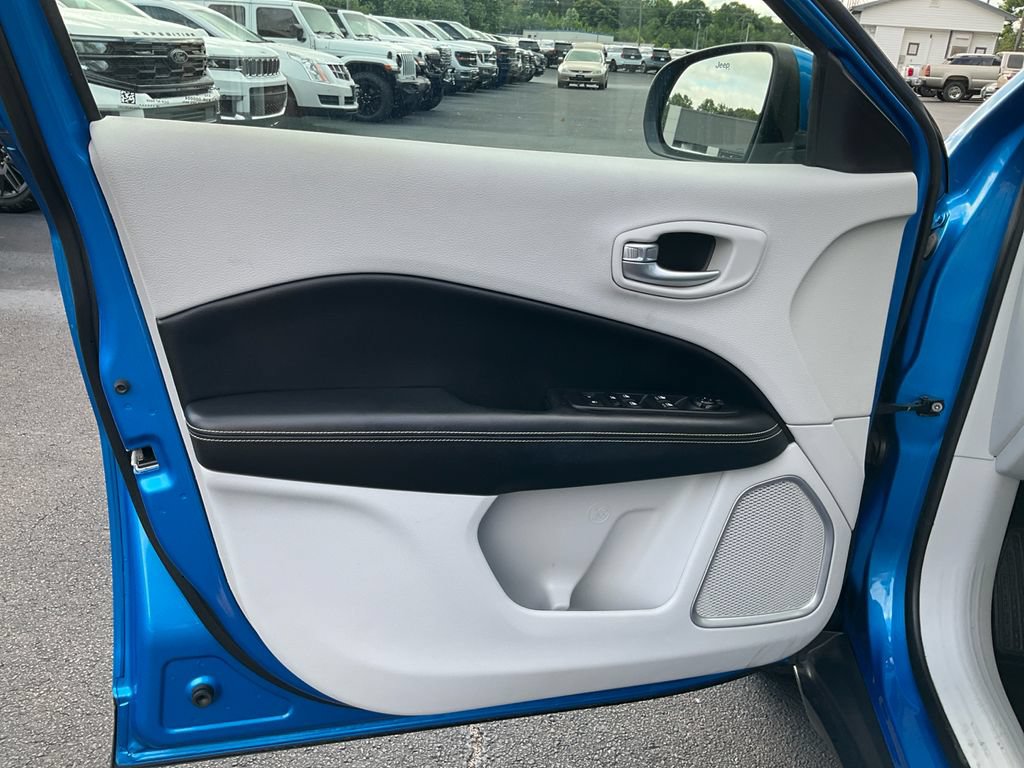 Used 2019 Jeep Compass Latitude w/ Popular Equipment Group FWD image 17