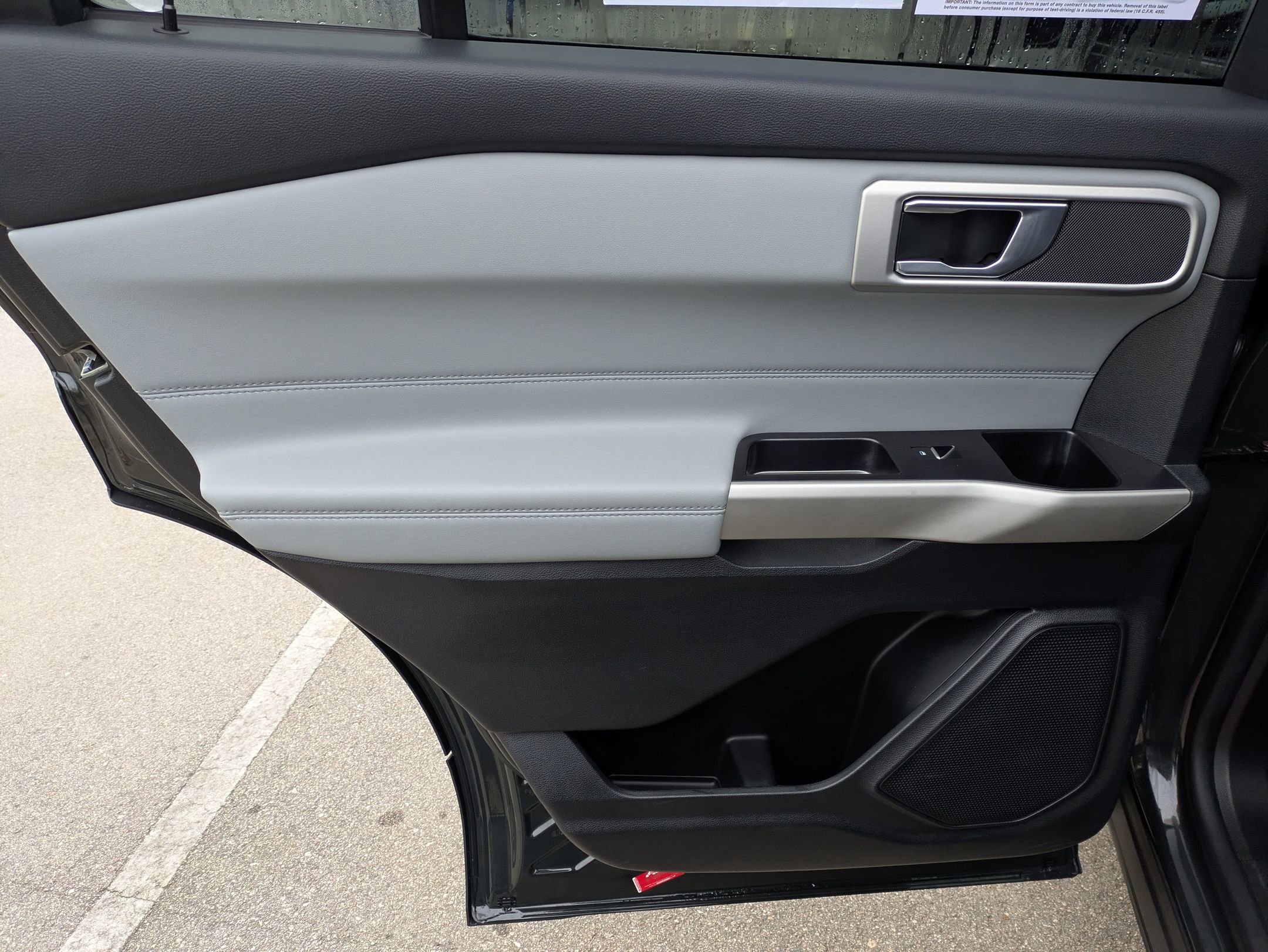 Certified 2022 Ford Explorer XLT w/ Equipment Group 202A image 31