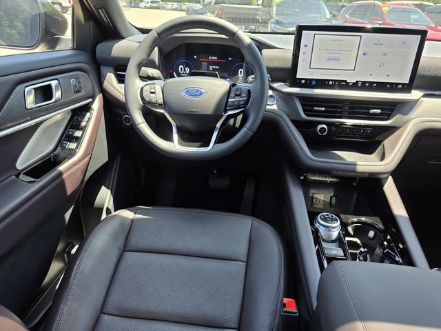 Certified 2026 Ford Explorer Platinum RWD image 11