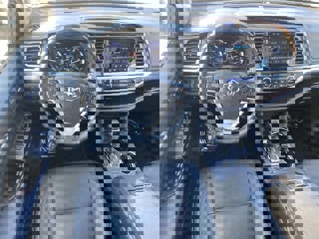 Used 2018 Toyota Highlander Limited image 16