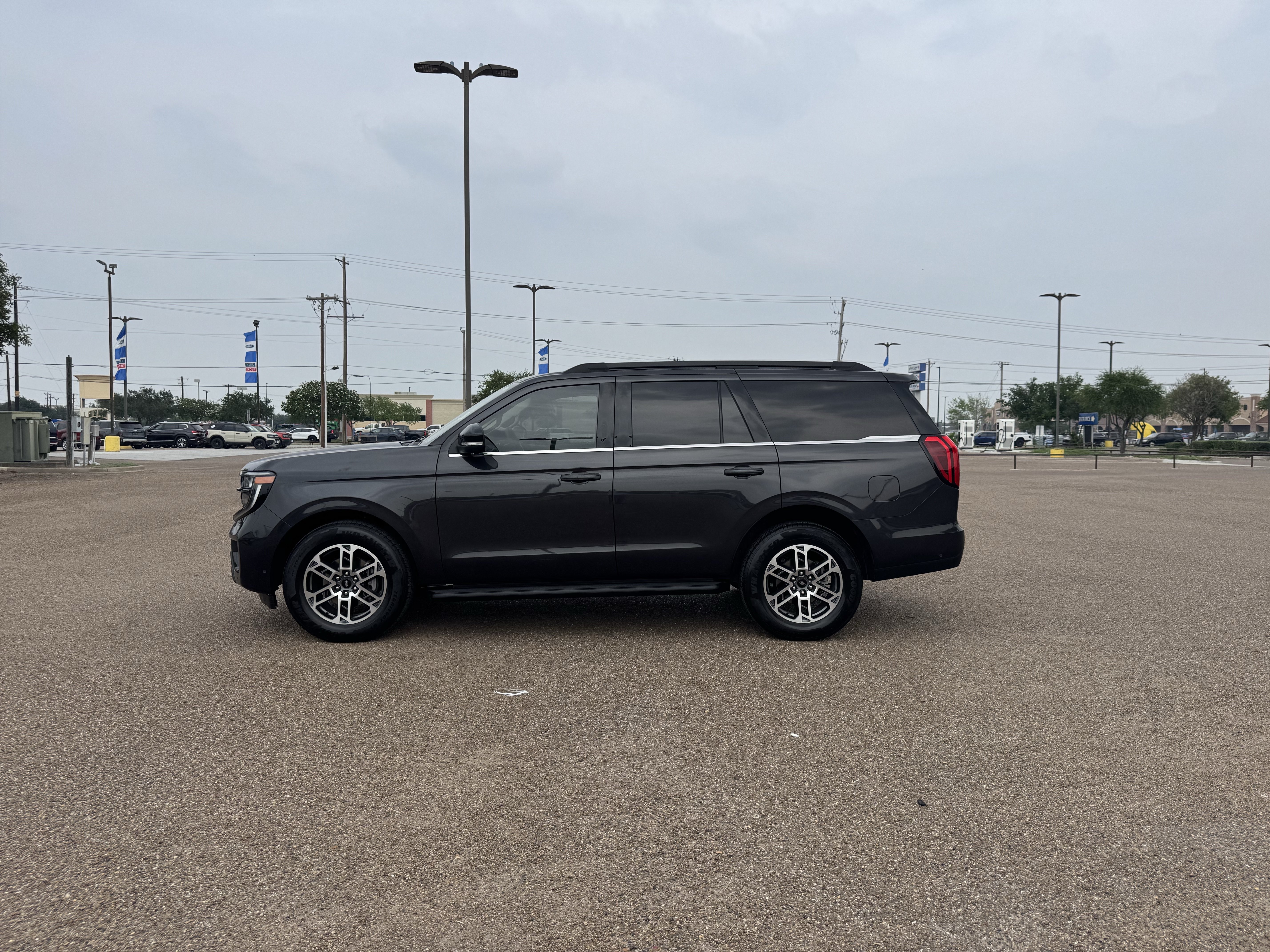 Certified 2025 Ford Expedition Active RWD image 2