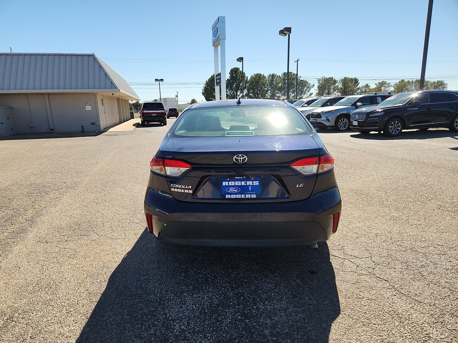 Used 2023 Toyota Corolla LE image 4