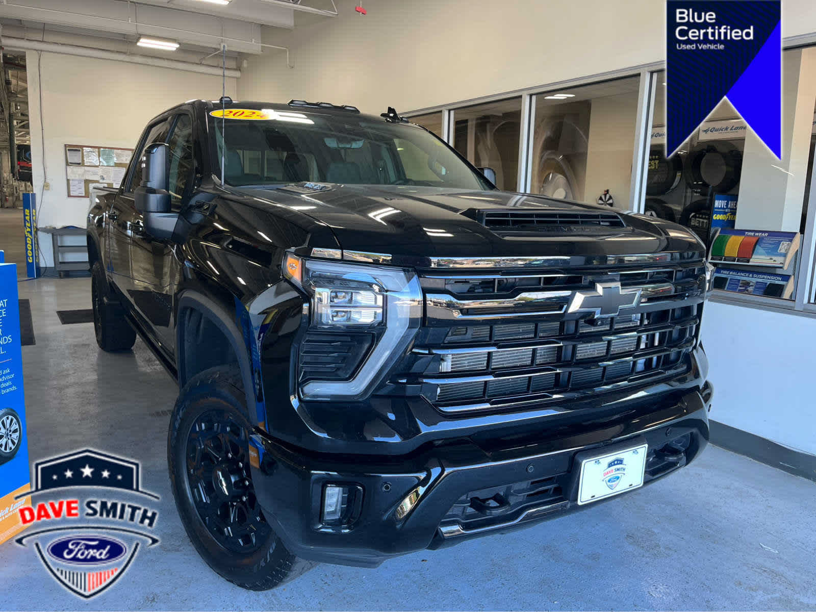 Used 2024 Chevrolet Silverado 2500 LTZ w/ LTZ Plus Package AWD/4WD image 2