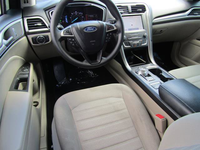 Certified 2019 Ford Fusion SE FWD image 2