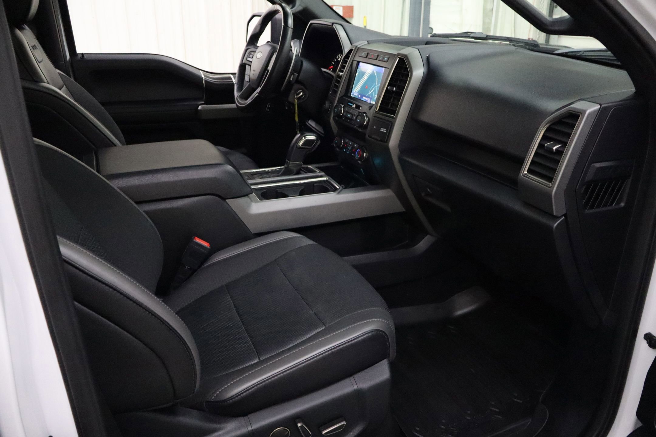 Certified 2020 Ford F150 Raptor w/ Equipment Group 801A Mid image 31