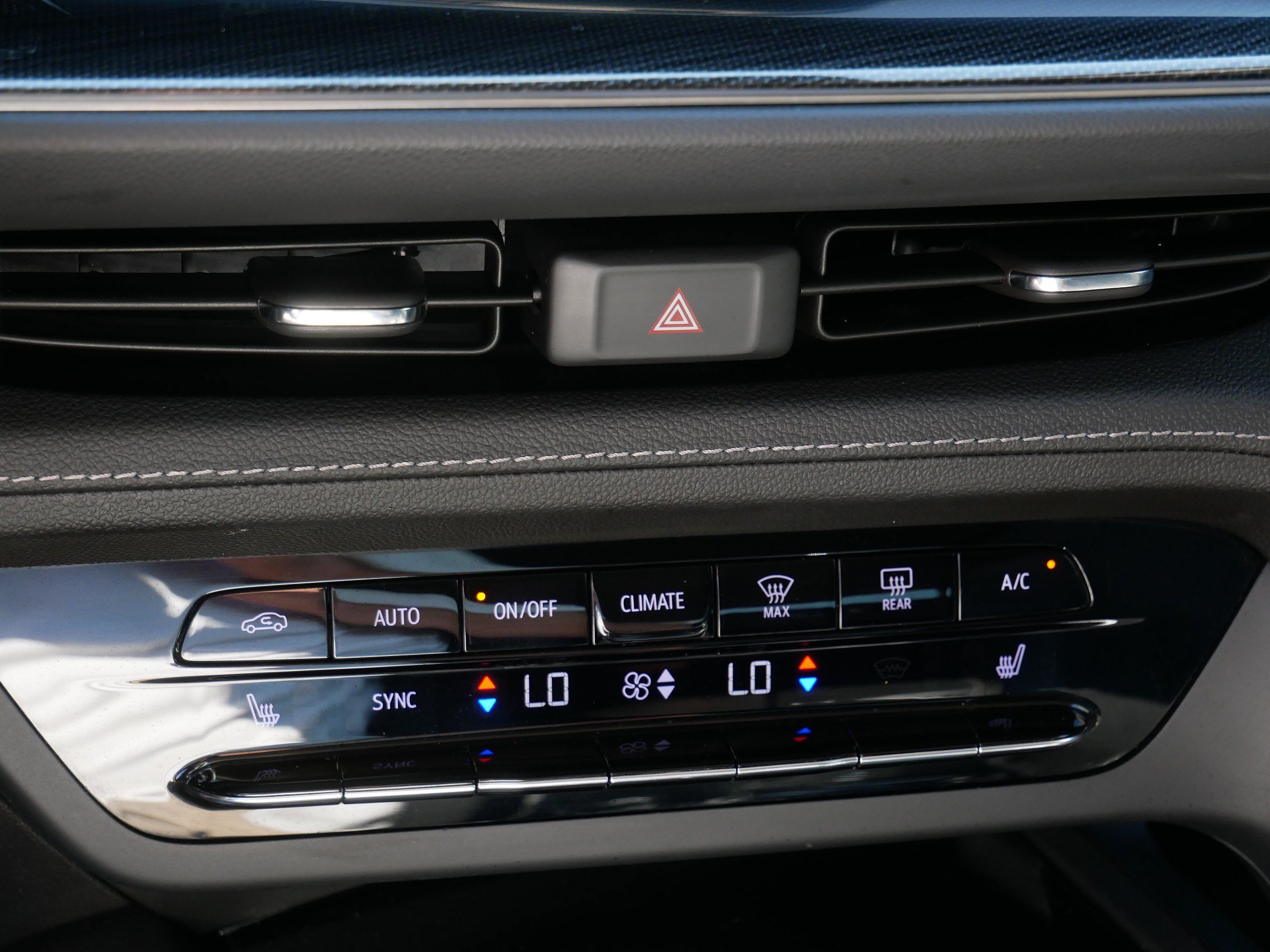 Used 2022 Buick Envision Preferred AWD/4WD image 19