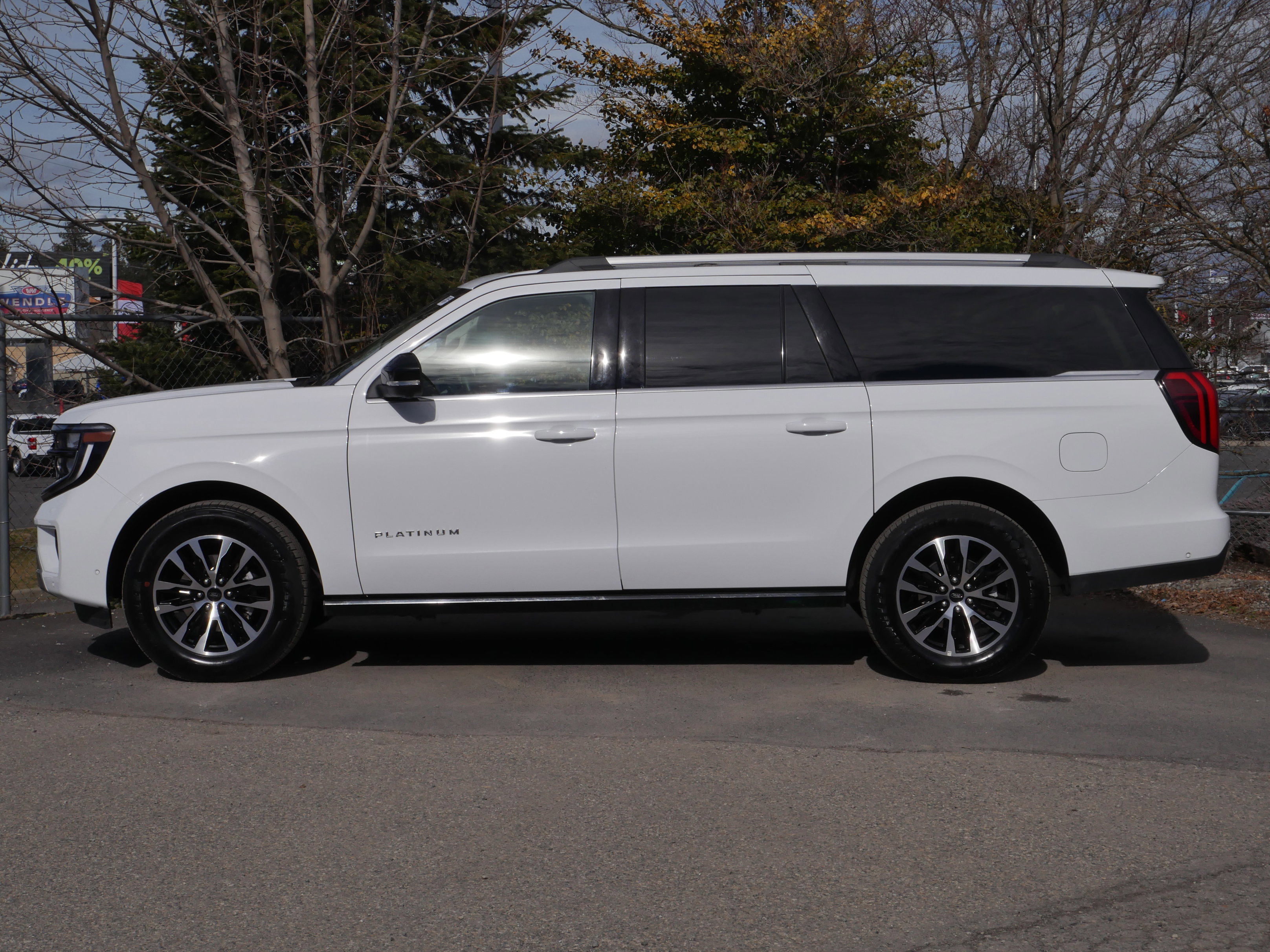 Certified 2025 Ford Expedition Max Platinum image 5