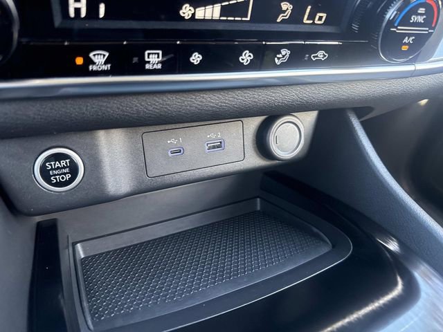 Used 2023 Nissan Rogue SV image 31