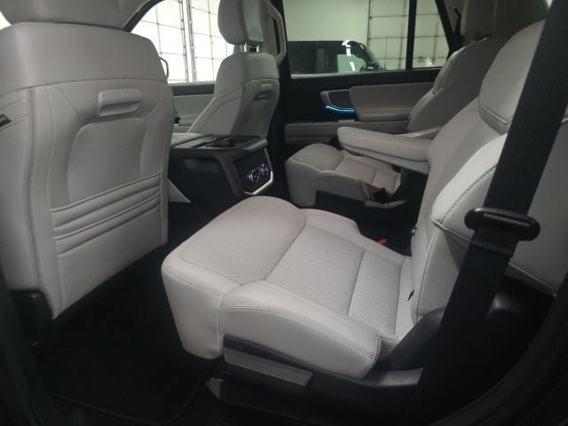 Certified 2025 Ford Expedition Platinum w/ Driver's Package AWD/4WD image 15