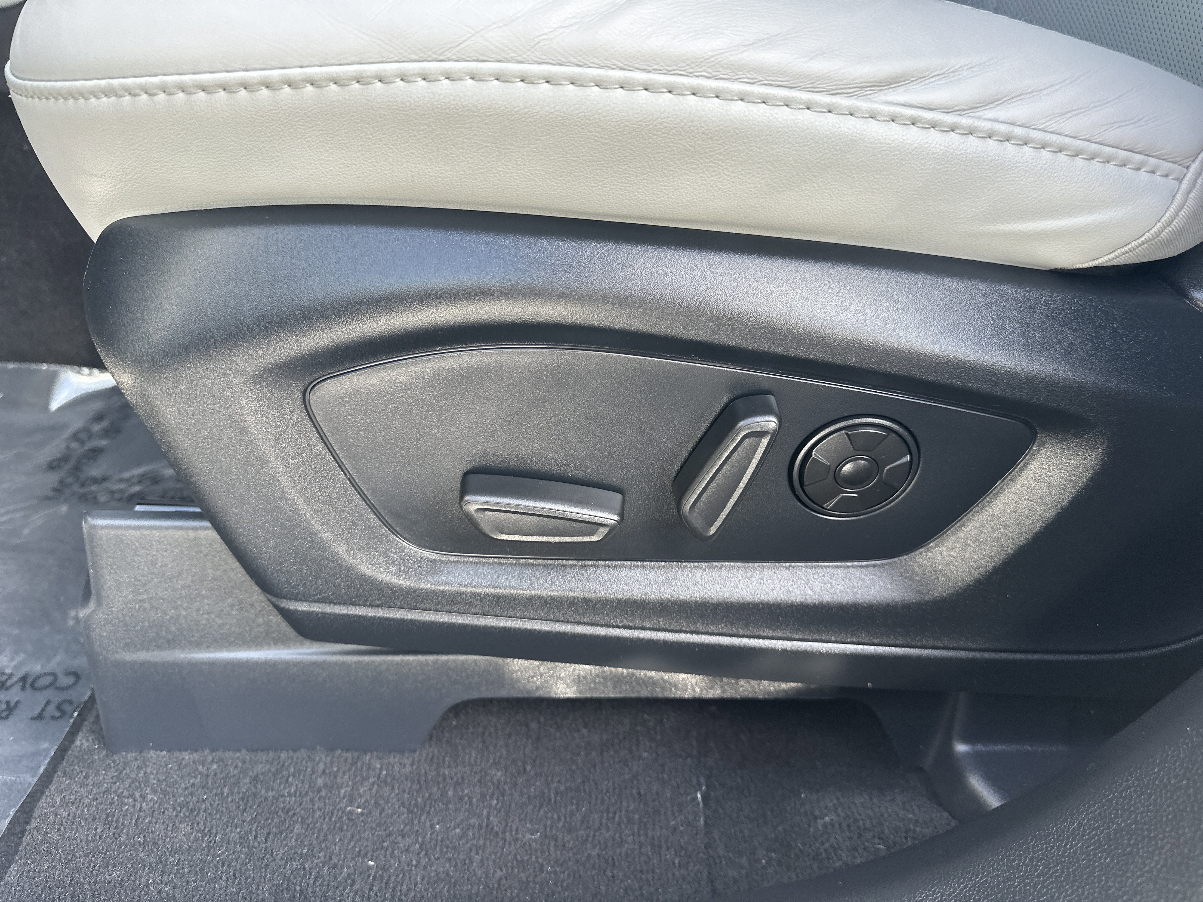 Certified 2025 Ford Explorer Platinum w/ Ultimate Package image 13