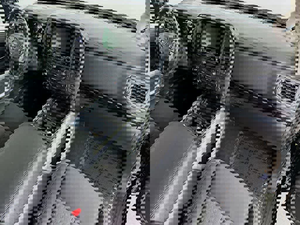 Used 2024 Nissan Titan SV w/ SV Convenience Package image 32