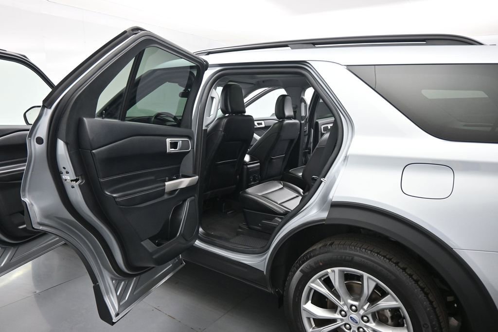 Certified 2023 Ford Explorer XLT w/ Equipment Group 202A AWD/4WD image 18