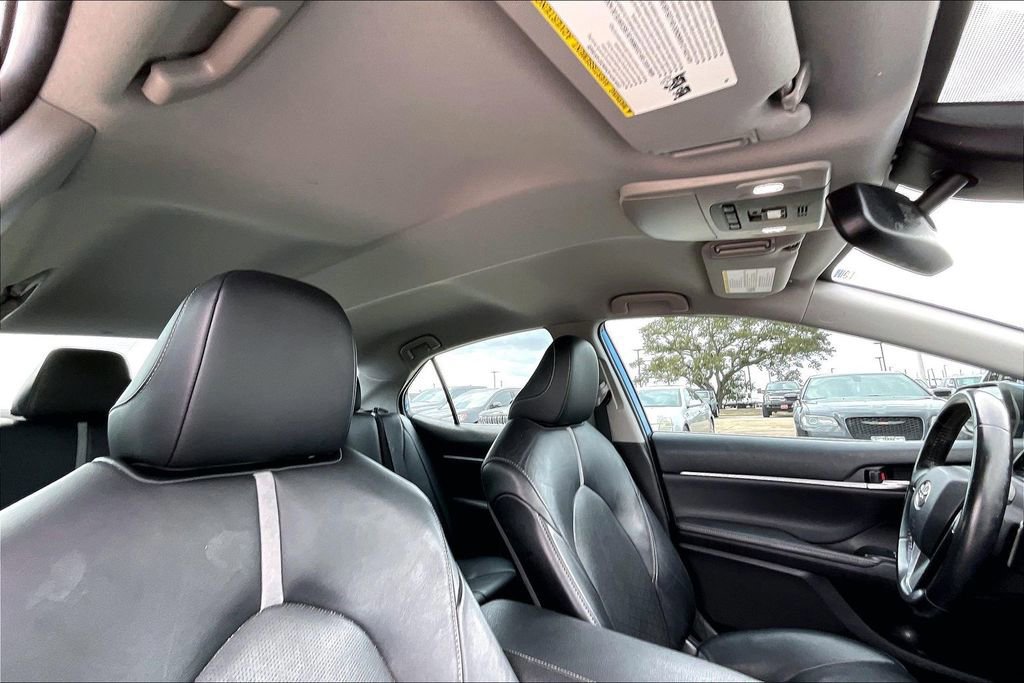 Used 2020 Toyota Camry XSE image 28