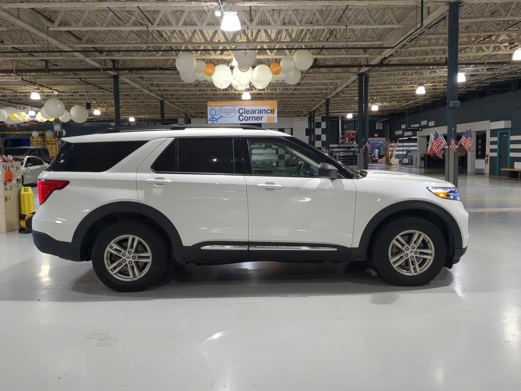 Certified 2023 Ford Explorer XLT w/ Equipment Group 202A AWD/4WD image 7
