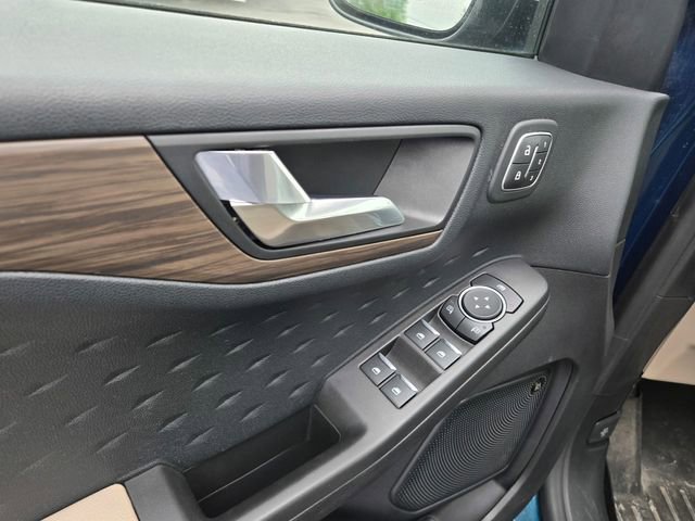 Certified 2020 Ford Escape Titanium AWD/4WD image 37