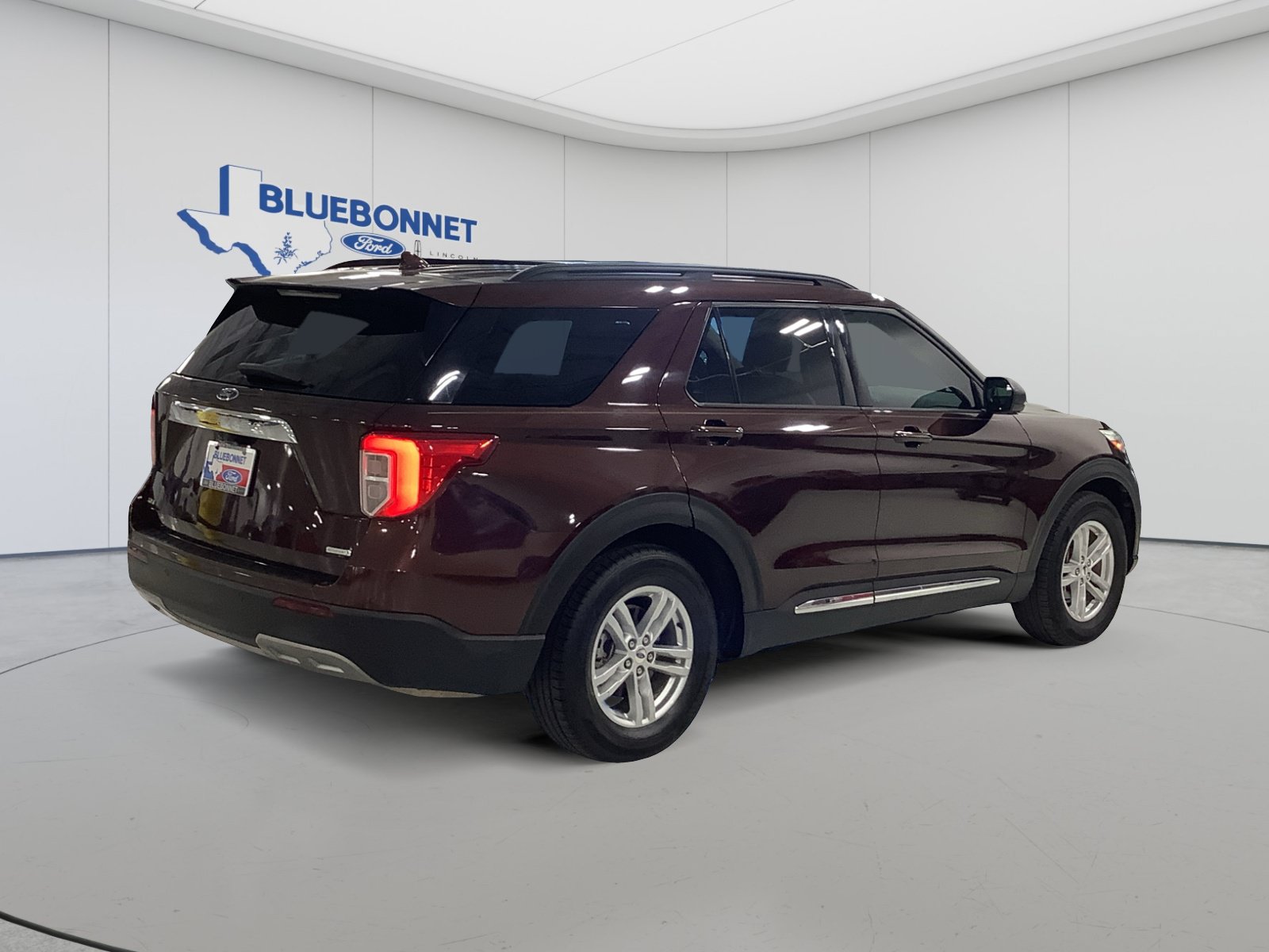Certified 2020 Ford Explorer XLT w/ Equipment Group 202A RWD image 5