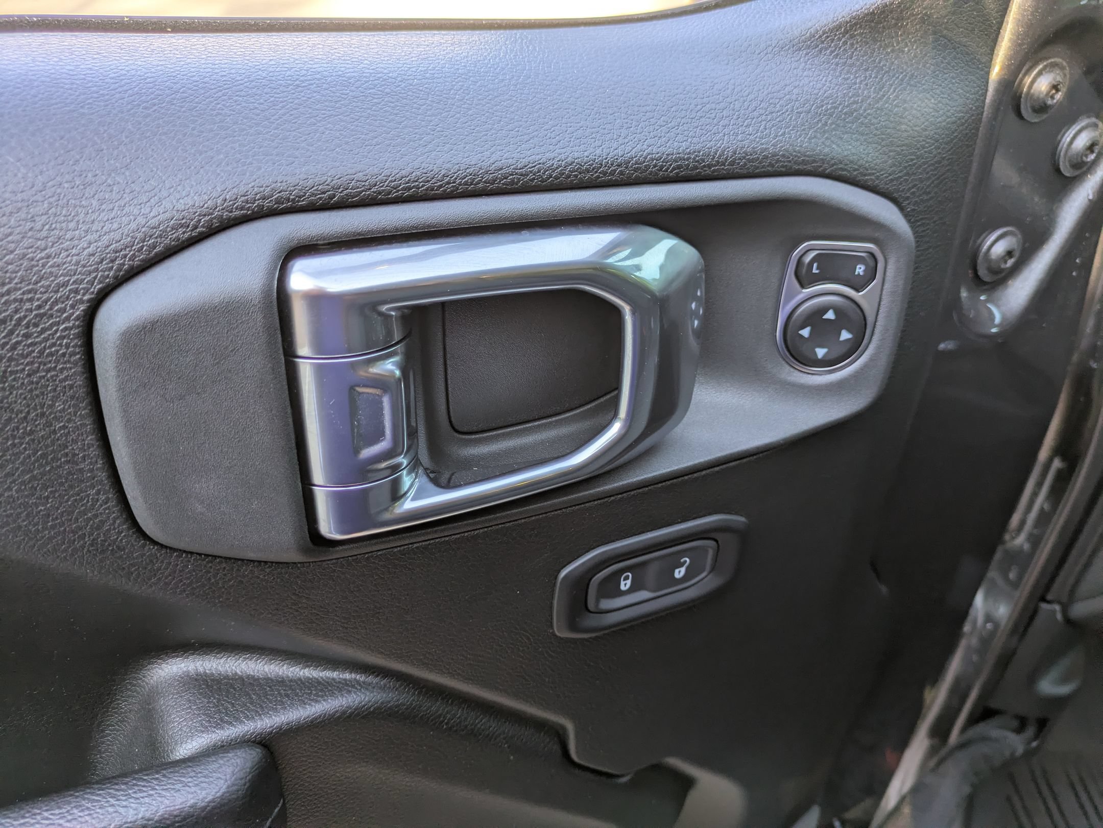 Used 2025 Jeep Gladiator Rubicon w/ Safety Group AWD/4WD image 16