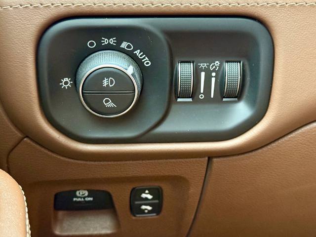 Used 2021 RAM 1500 Limited AWD/4WD image 23