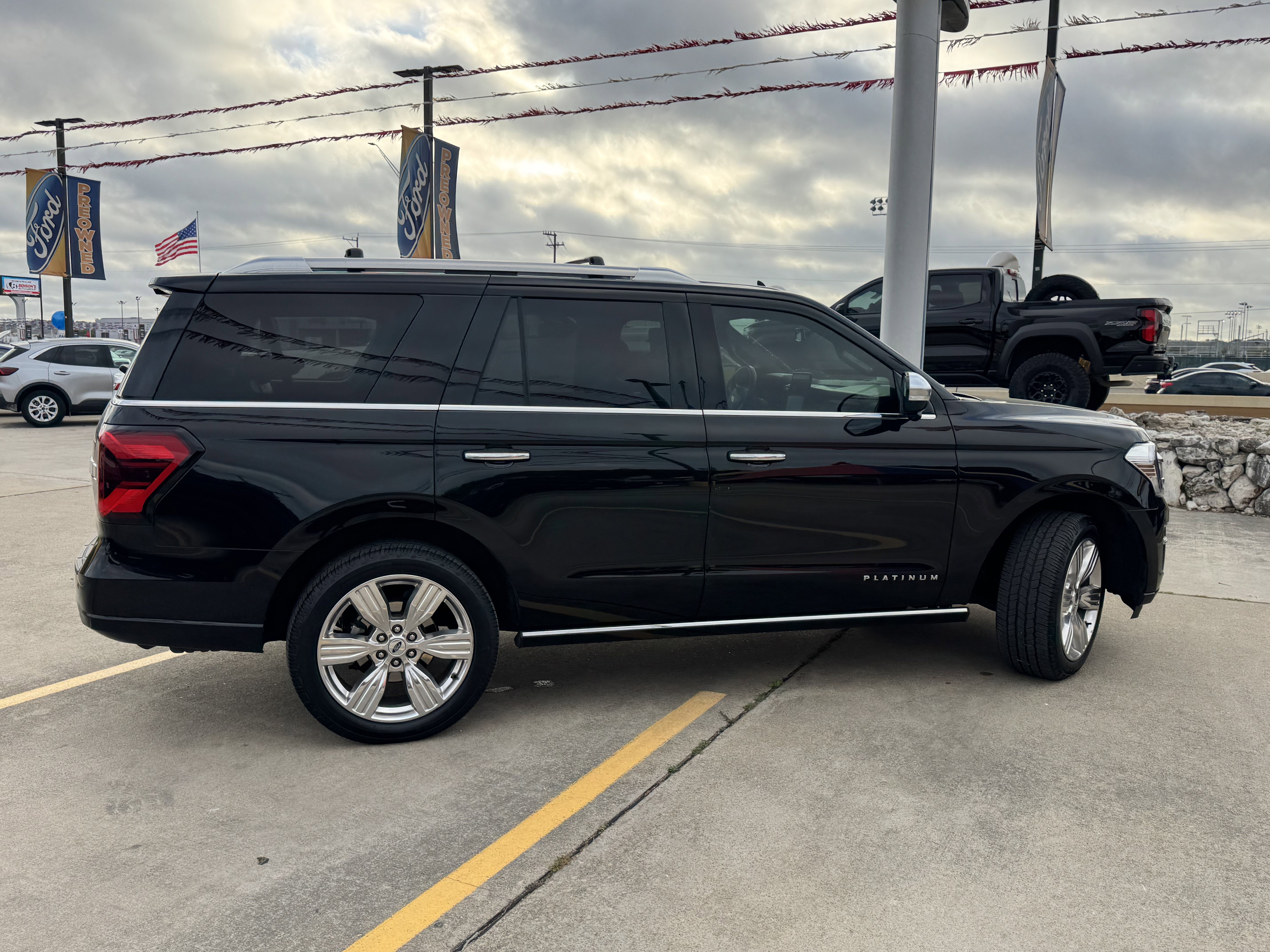 Certified 2023 Ford Expedition Platinum image 5