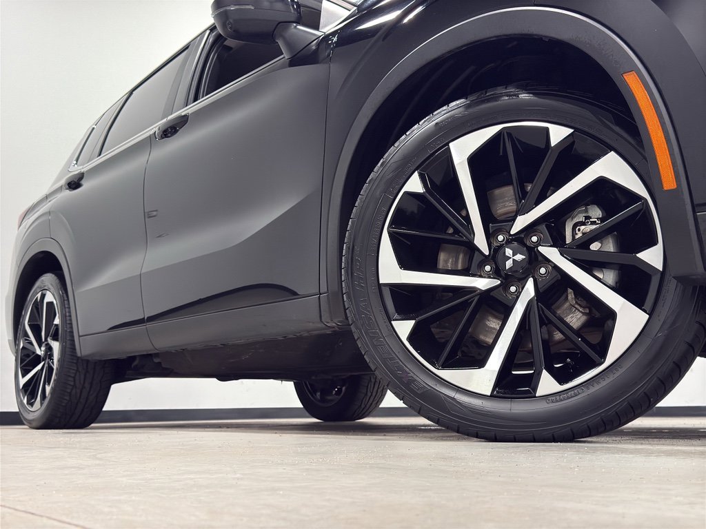 Used 2024 Mitsubishi Outlander SE image 2