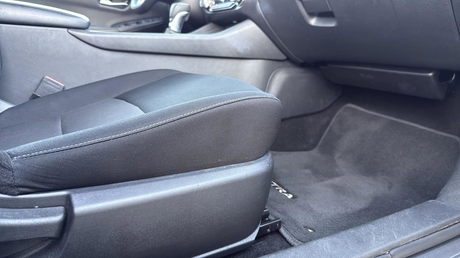 Used 2024 Nissan Sentra SV image 25