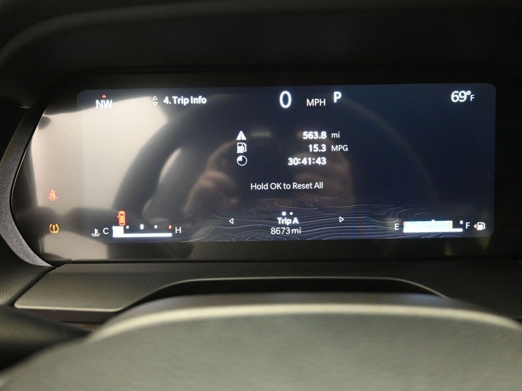 Used 2024 Jeep Grand Cherokee L Limited w/ Black Appearance Package image 3