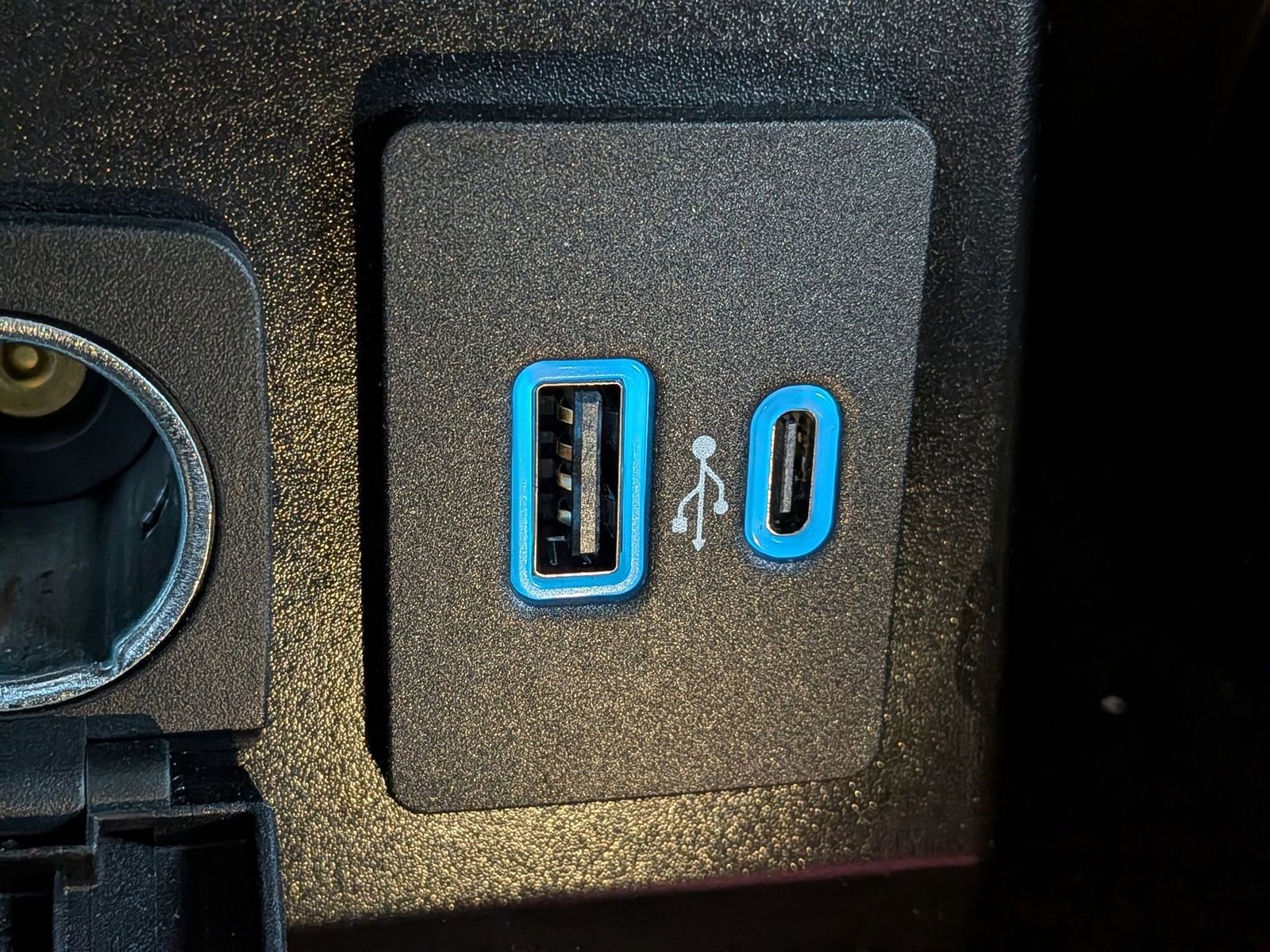 Certified 2023 Ford Explorer Limited w/ Limited Technology Package image 28