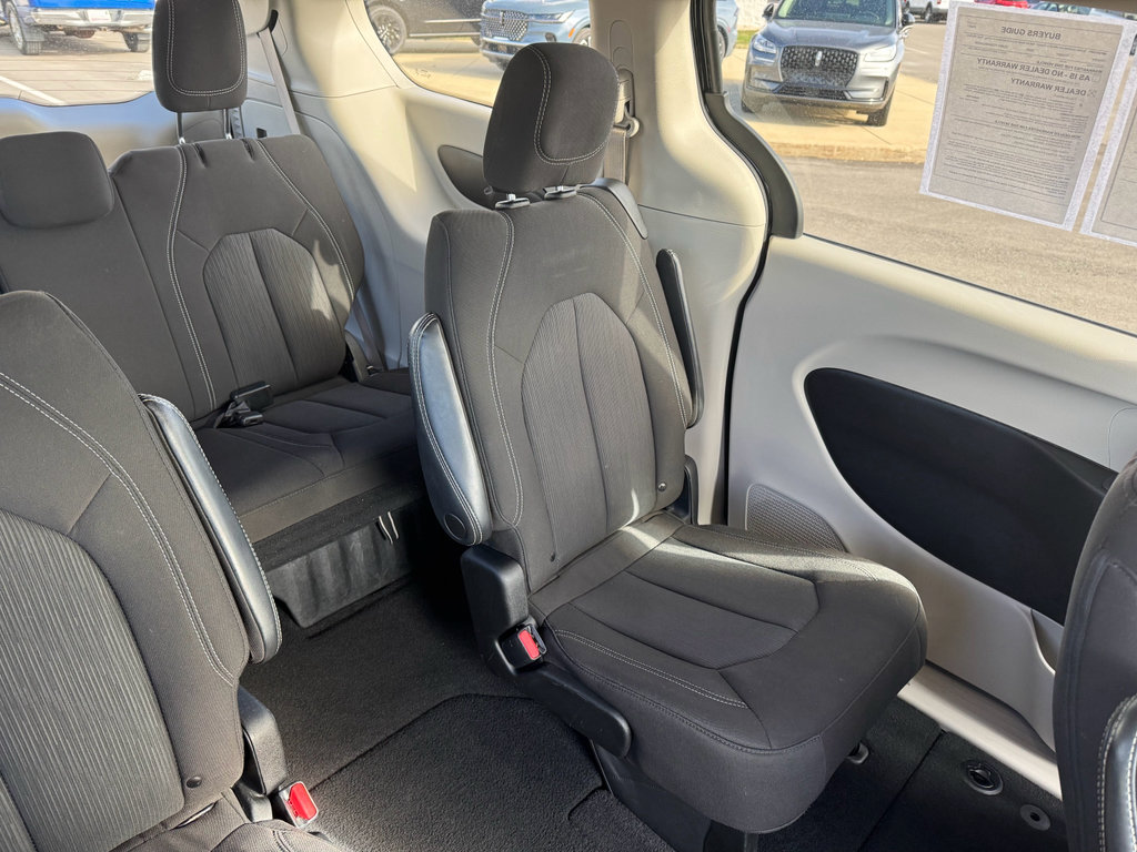 Used 2022 Chrysler Voyager LX FWD image 14