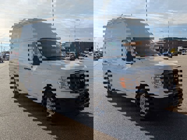 Used 2018 Nissan NV 2500 SV image 2