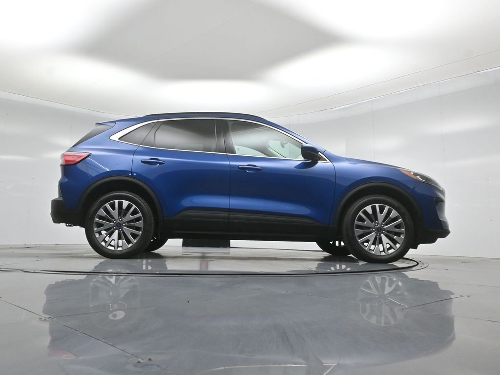 Certified 2022 Ford Escape Titanium w/ Class II Trailer Tow Package image 11