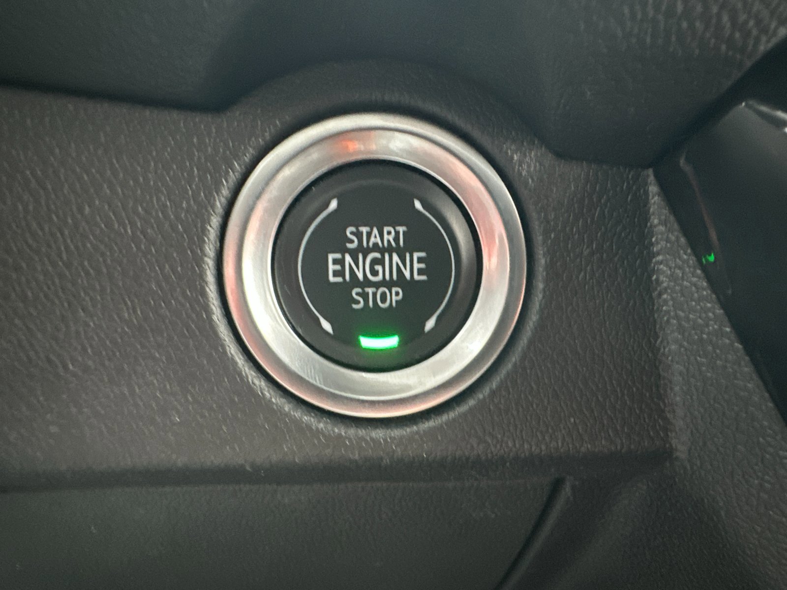 Used 2025 Chevrolet Traverse LT image 23