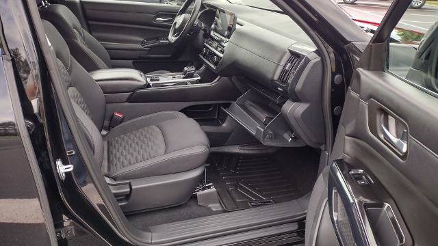 Used 2022 Nissan Pathfinder S AWD/4WD image 17