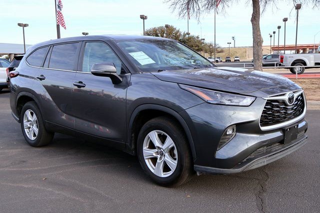 Used 2024 Toyota Highlander LE image 9